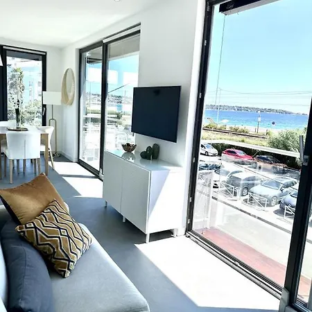 Private Front With Garden And Garage ヴィラ *