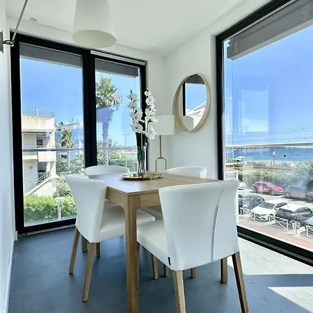 Private Front With Garden And Garage ヴィラ *