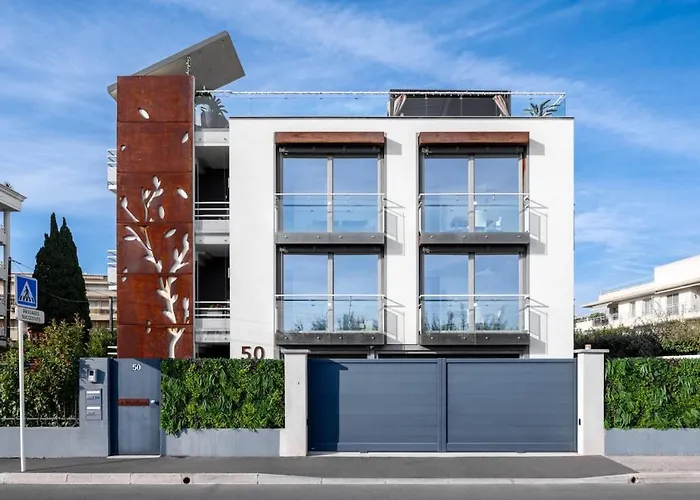 Vila Private Front With Garden And Garage *