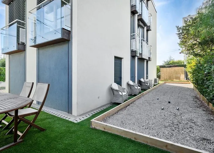 Private Front With Garden And Garage アンティーブ